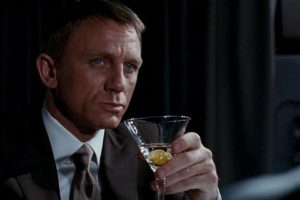 Điệp viên 007 dùng martini trong phim